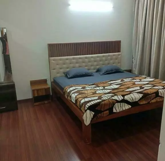 ベッドアンドブレックファースト Royal Suites 3 Bhk Neo