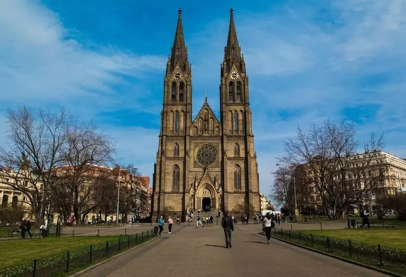 Helen Hostel U Náměstí Míru