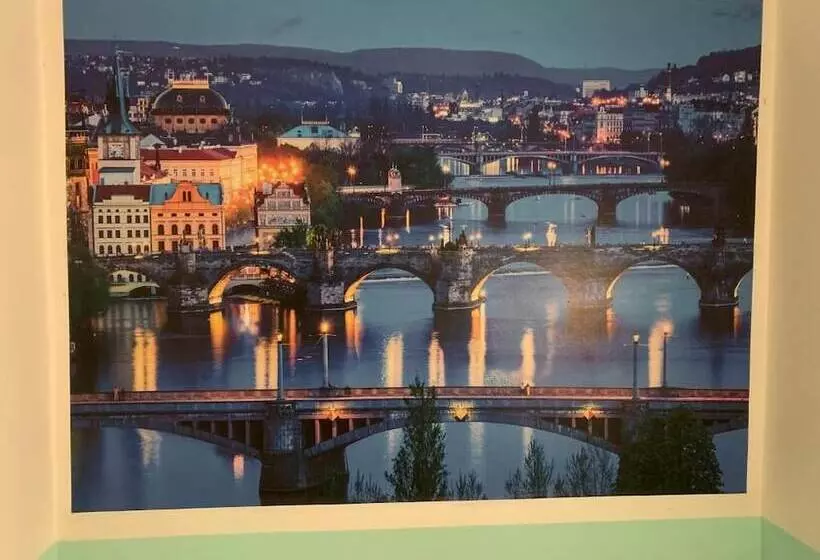 Helen Hostel U Náměstí Míru