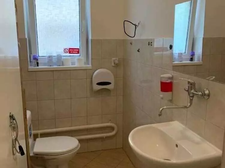 Helen Hostel U Náměstí Míru