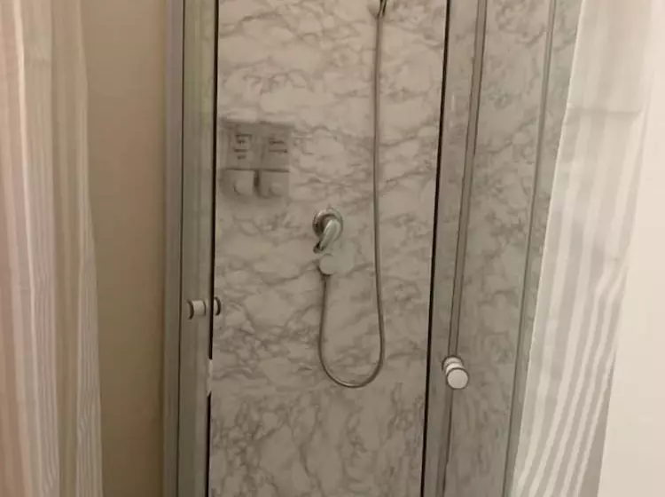 Helen Hostel U Náměstí Míru