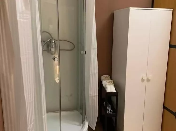 Helen Hostel U Náměstí Míru