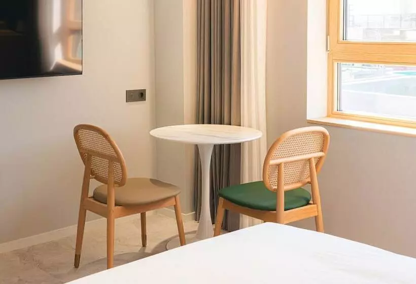 Hotelli Asherah Villa D  Aqua