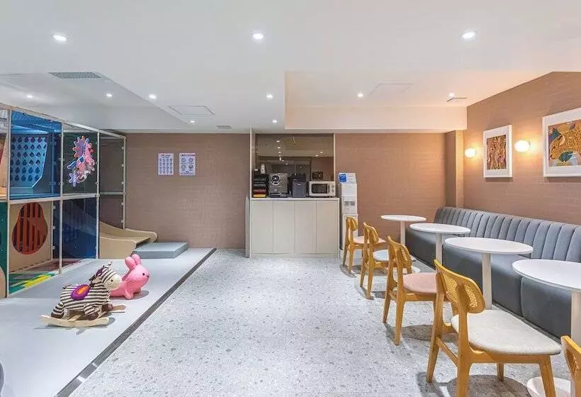 Hotelli Asherah Villa D  Aqua