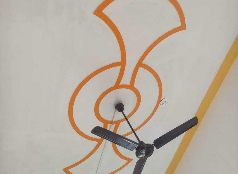 בית מלון כפרי Oyo 81155 Four Season  Restaurant And Cafe