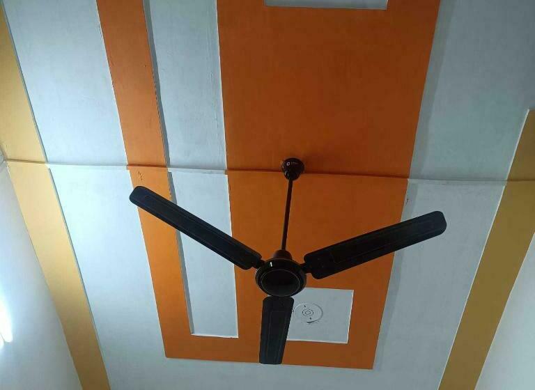 בית מלון כפרי Oyo 81155 Four Season  Restaurant And Cafe