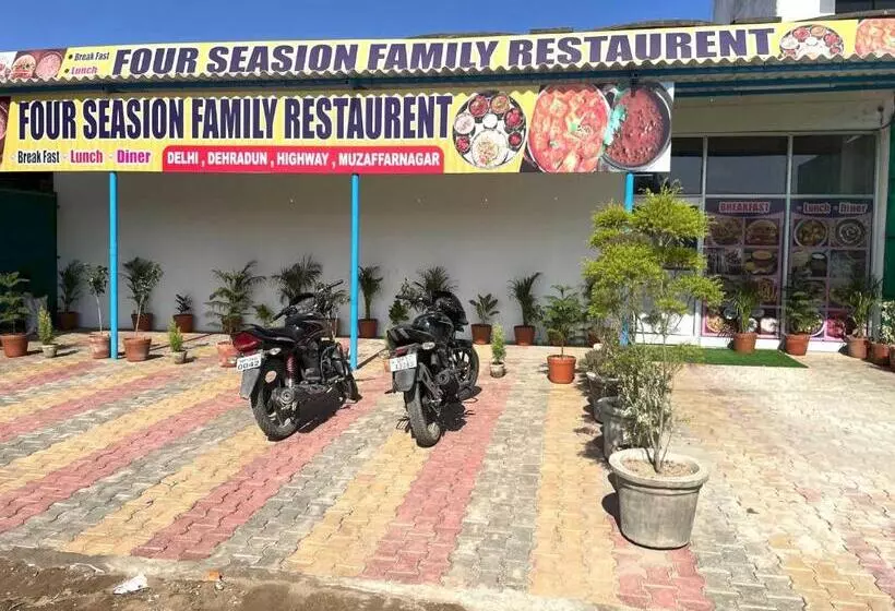 ホテル Oyo 81155 Four Season  Restaurant And Cafe