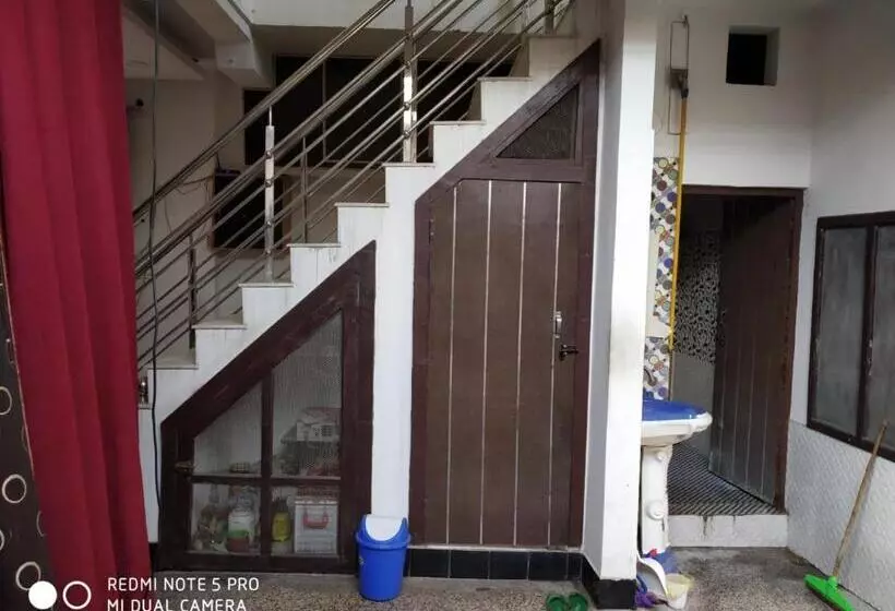 Majatalo Pratima Boys Pg