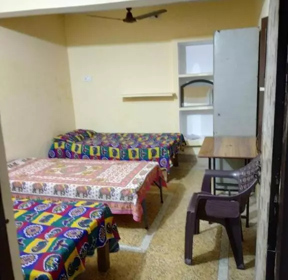 Majatalo Pratima Boys Pg