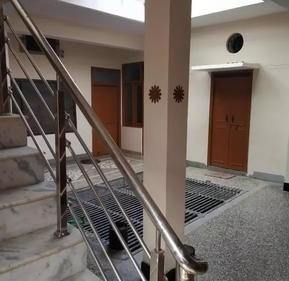 Majatalo Pratima Boys Pg