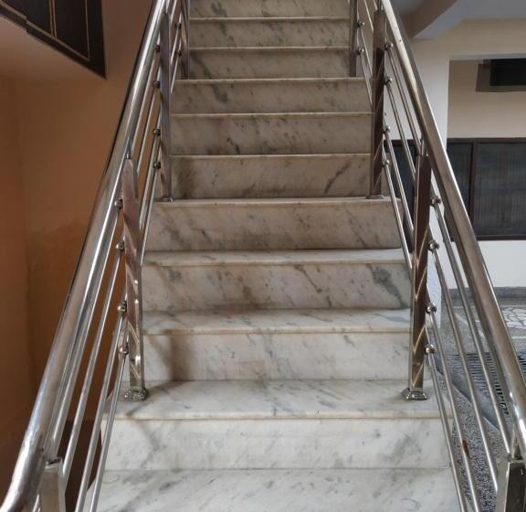 ペンション Pratima Boys Pg