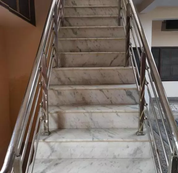 Majatalo Pratima Boys Pg