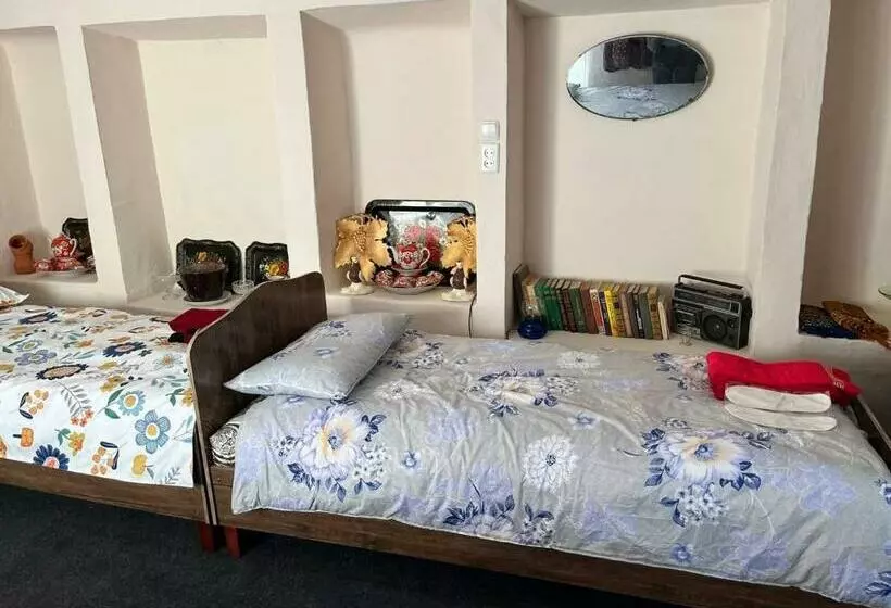 Hostel Tasmin Mexr регистан
