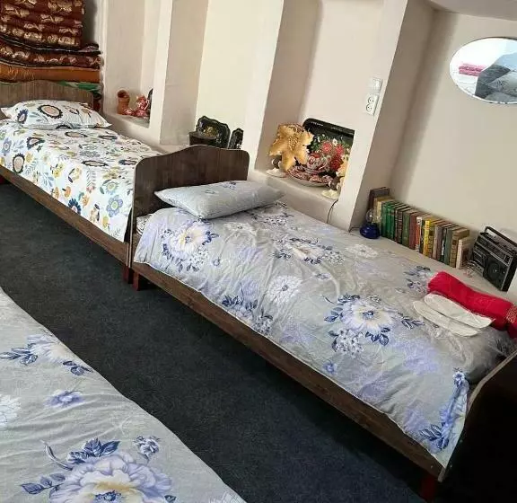 Hostel Tasmin Mexr регистан