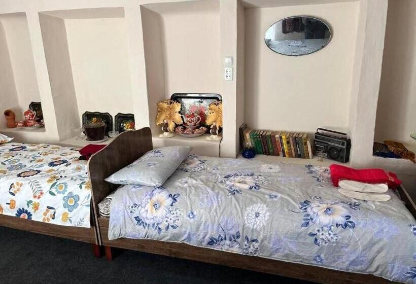 Hostel Tasmin Mexr регистан