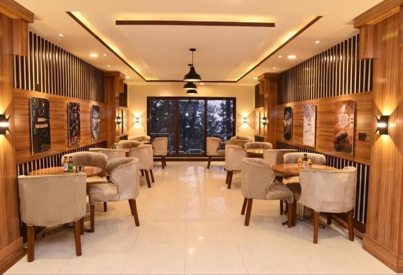 هتل Kashmiri Lodges