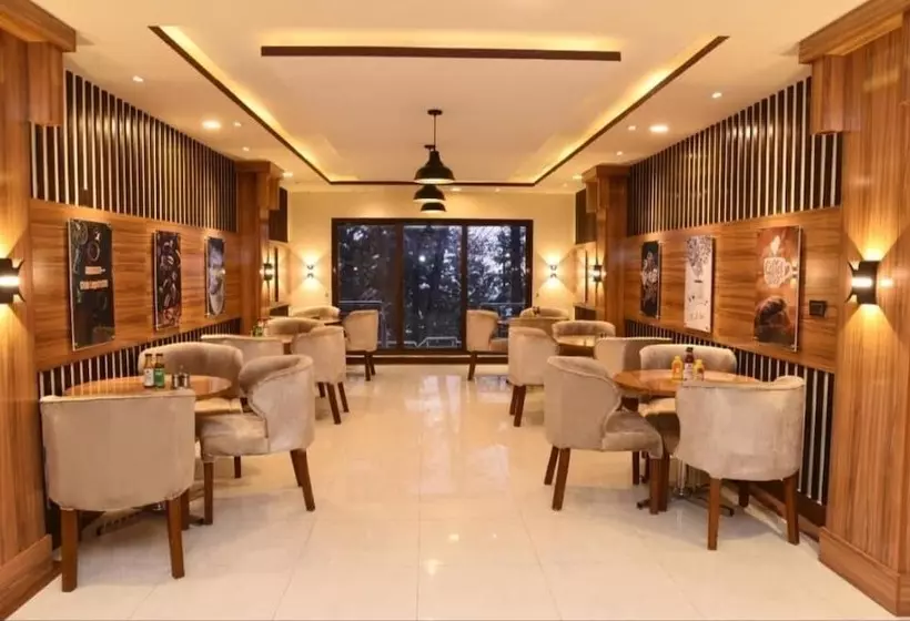 هتل Kashmiri Lodges