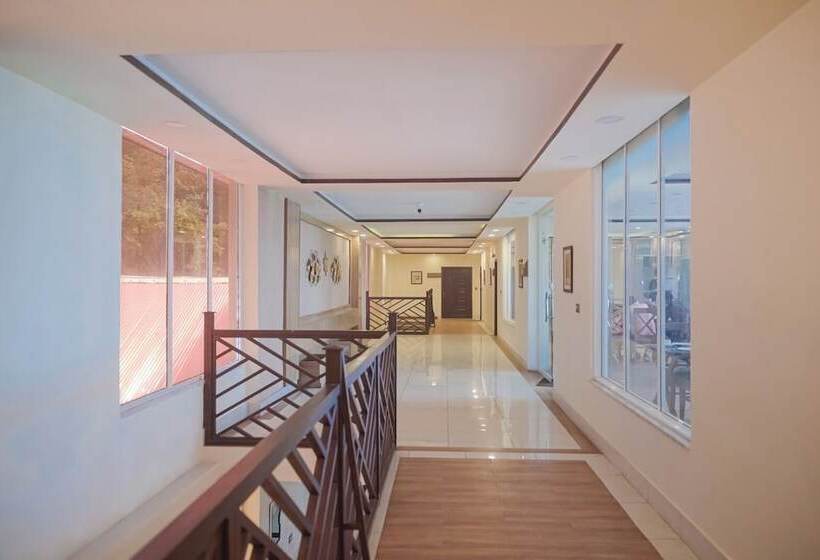 هتل Kashmiri Lodges