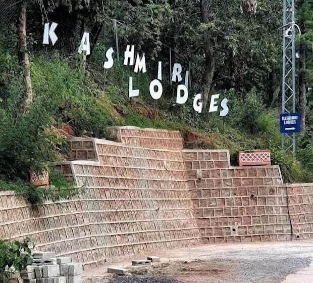 هتل Kashmiri Lodges