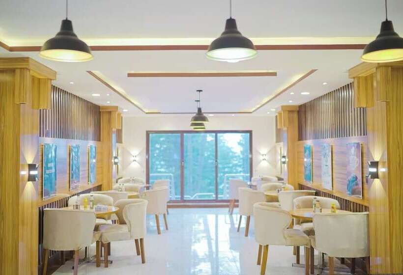 هتل Kashmiri Lodges