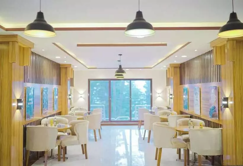 هتل Kashmiri Lodges