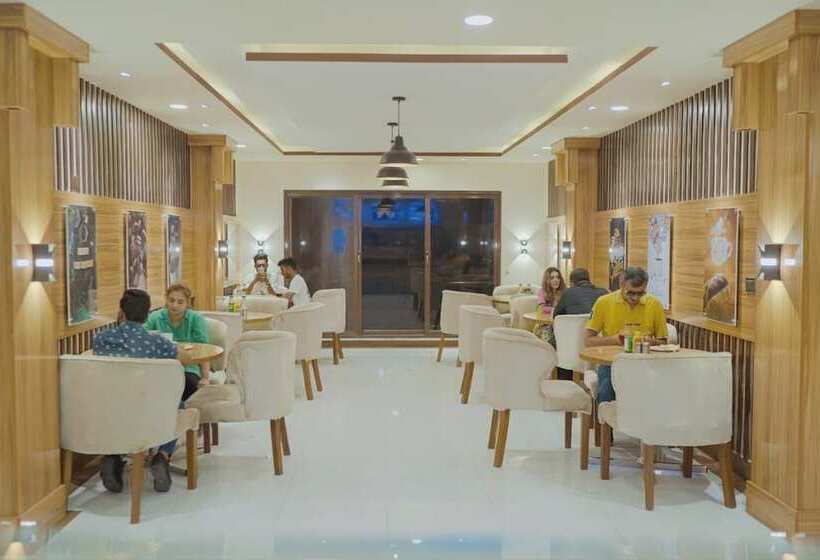 هتل Kashmiri Lodges