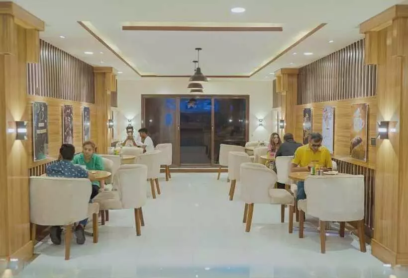 هتل Kashmiri Lodges