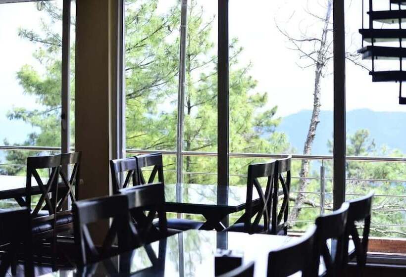 هتل Kashmiri Lodges