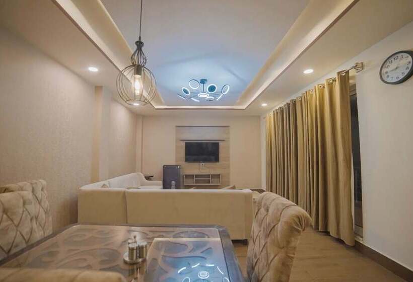 هتل Kashmiri Lodges