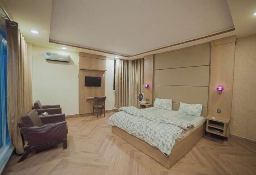 هتل Kashmiri Lodges