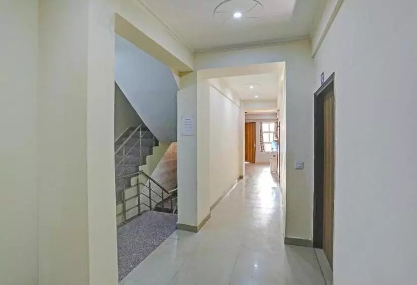 Hotelli Oyo Flagship 81115 Backpackers Nest
