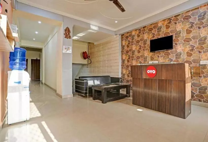 Hotelli Oyo Flagship 81115 Backpackers Nest