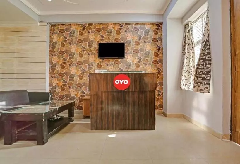 Hotelli Oyo Flagship 81115 Backpackers Nest