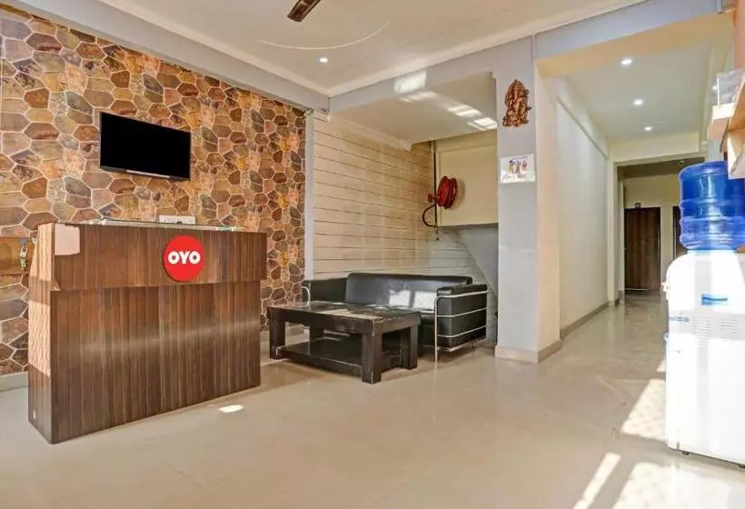 Hotelli Oyo Flagship 81115 Backpackers Nest