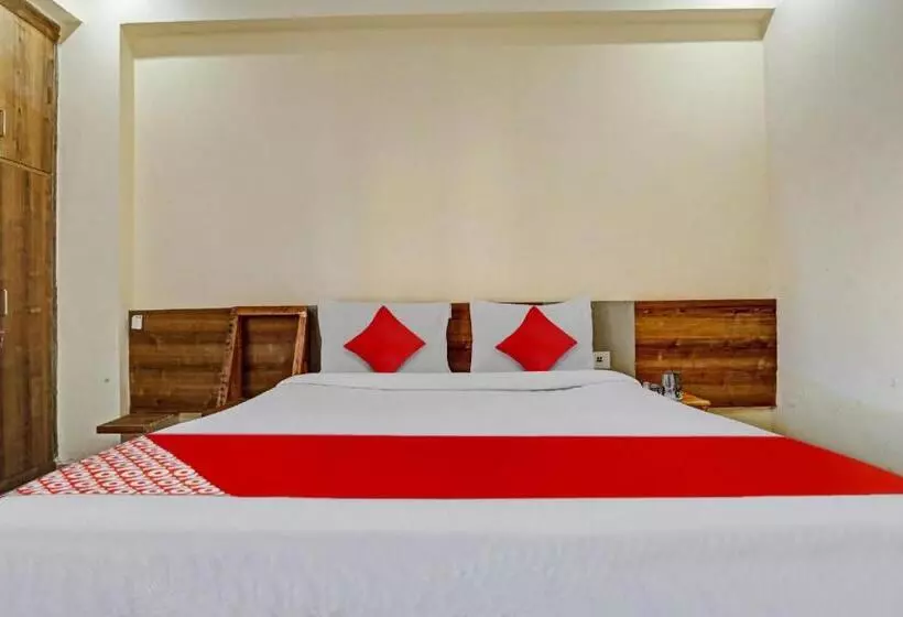 Hotelli Oyo Flagship 81115 Backpackers Nest