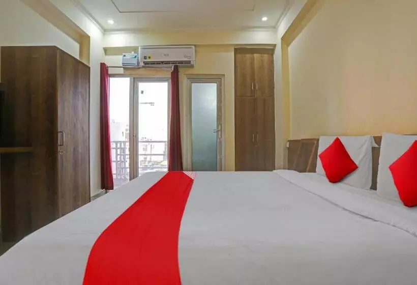 Hotelli Oyo Flagship 81115 Backpackers Nest