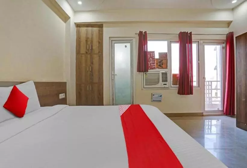 Hotelli Oyo Flagship 81115 Backpackers Nest