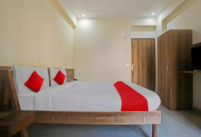 Hotelli Oyo Flagship 81115 Backpackers Nest