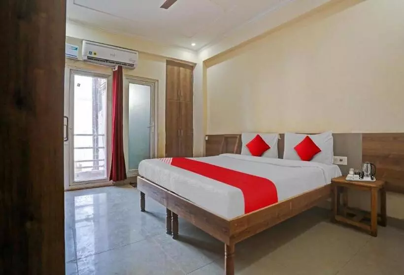 Hotelli Oyo Flagship 81115 Backpackers Nest