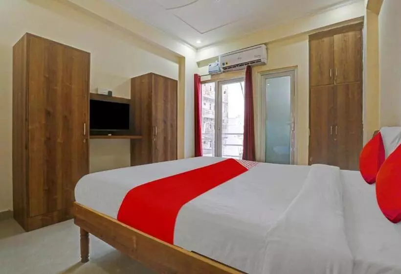 Hotelli Oyo Flagship 81115 Backpackers Nest