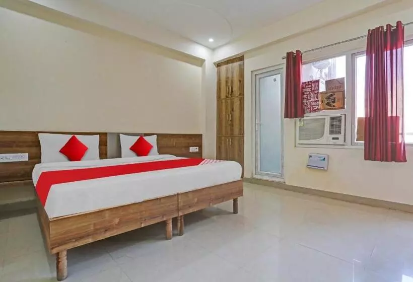Hotelli Oyo Flagship 81115 Backpackers Nest