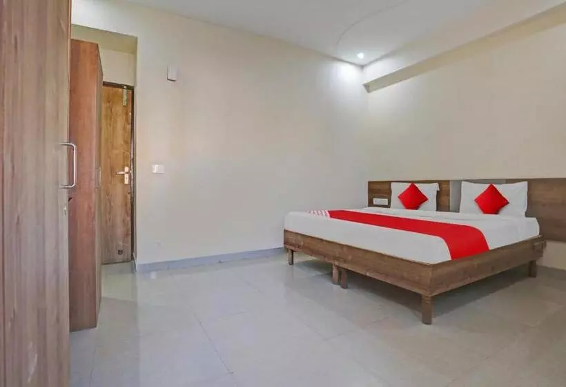 Hotelli Oyo Flagship 81115 Backpackers Nest