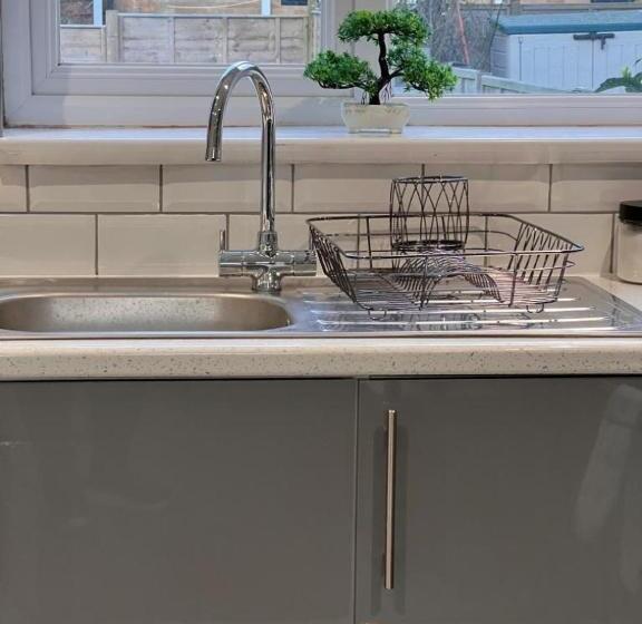 פנסיון The Coral 66 Guest House Southampton