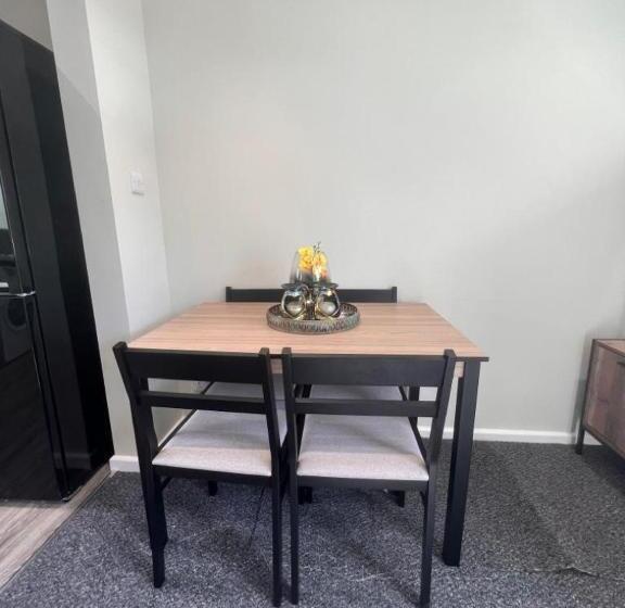 פנסיון The Coral 66 Guest House Southampton