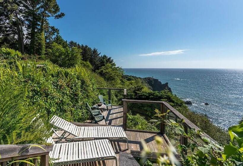 Bed and Breakfast Turtle Rocks Oceanfront Inn