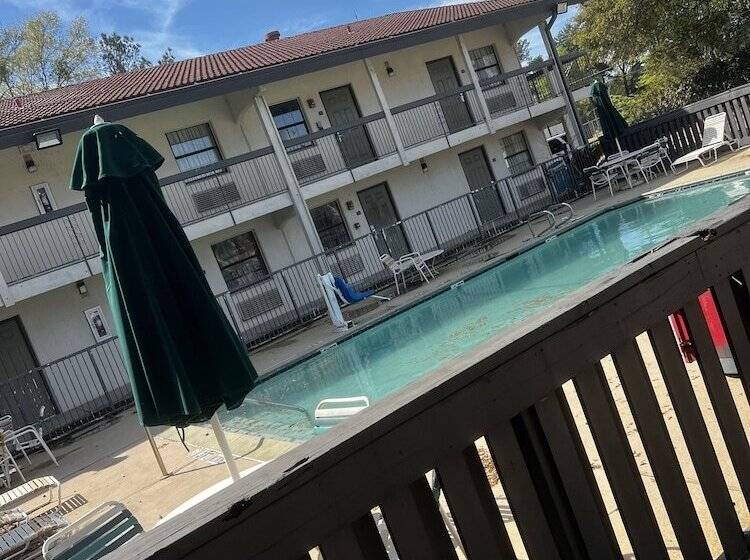 هتل Relax Inn & Suite