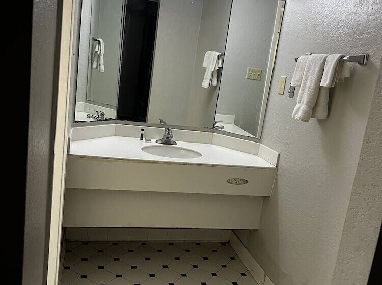 هتل Relax Inn & Suite