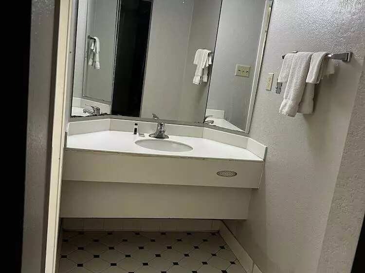 هتل Relax Inn & Suite