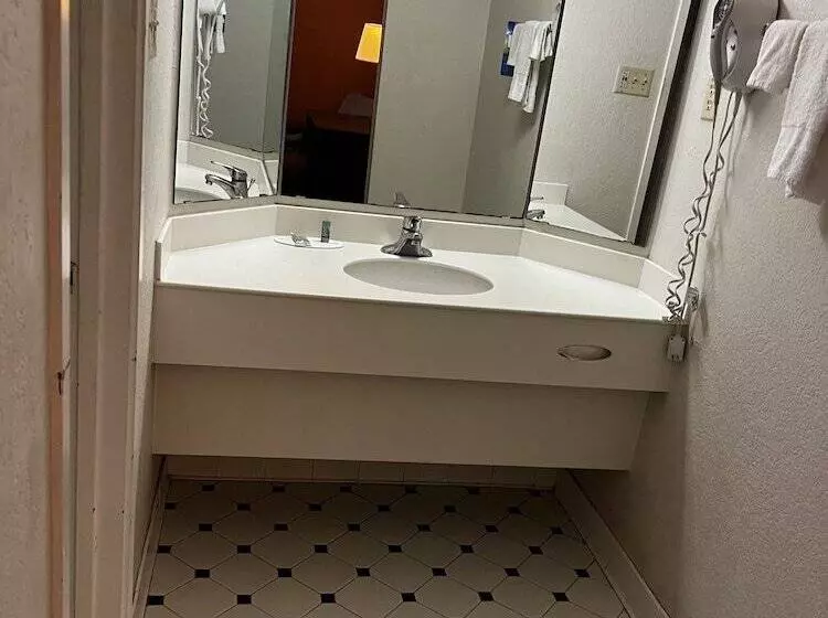 هتل Relax Inn & Suite