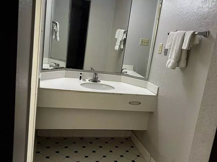 هتل Relax Inn & Suite